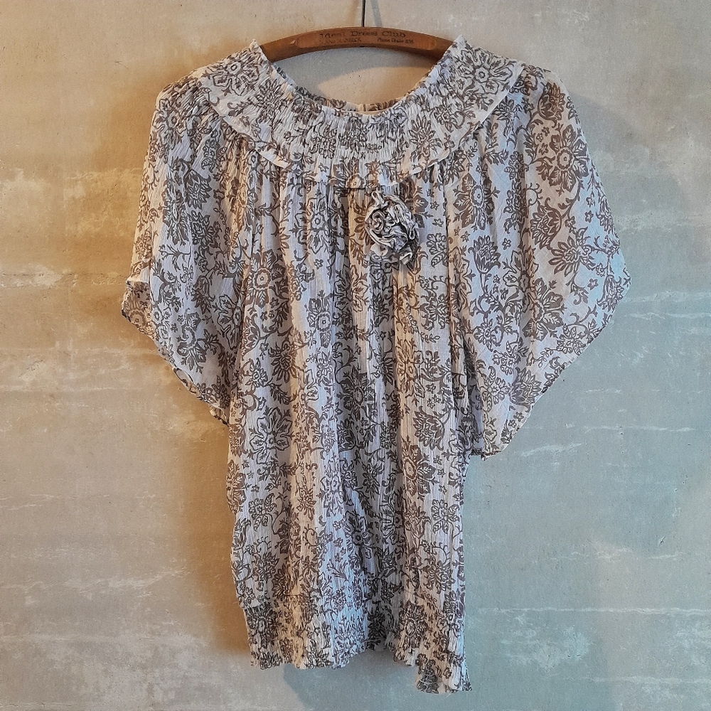 237a. cream & beige floral paisley short sleeve blouson top, S
